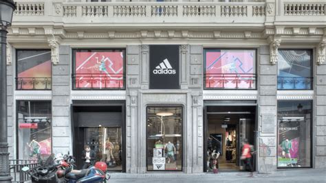 Adidas winkel in de buurt